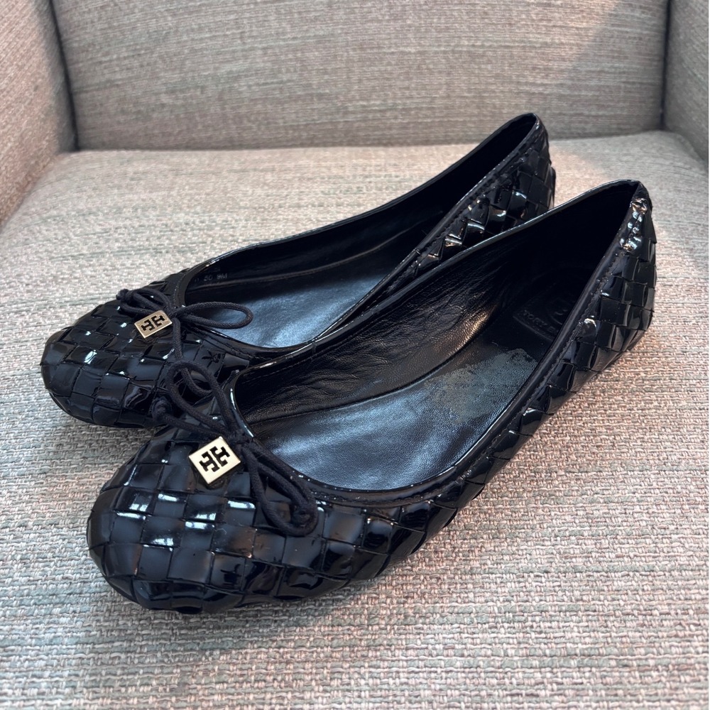 Tory Burch Black Patent Leather Woven Ballet Flats Gold Logo Charm 9M Brazil
